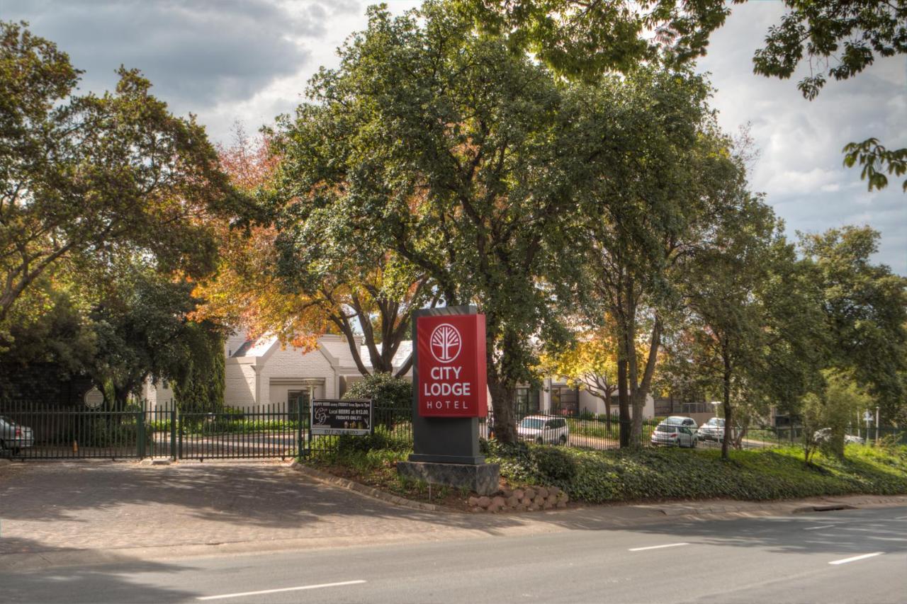 City Lodge Hotel Sandton, Katherine Street Йоханесбург Екстериор снимка